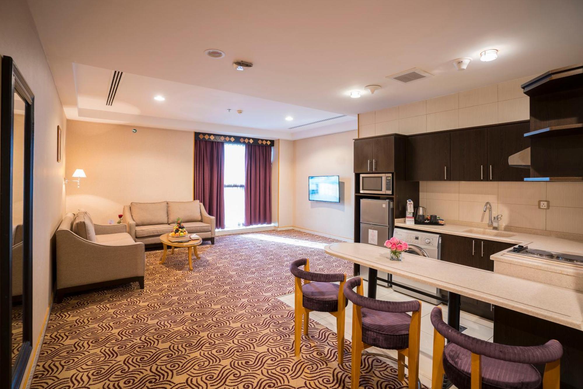 Awaliv International Hotel Ta'if Phòng bức ảnh A suite at the hotel