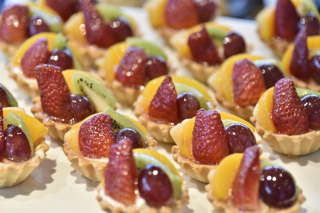 Awaliv International Hotel Ta'if Ngoại thất bức ảnh Fruit tartlets